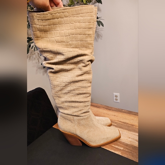 Vince Camuto Alimber suede slouchy gator print tan boots - Picture 8 of 10